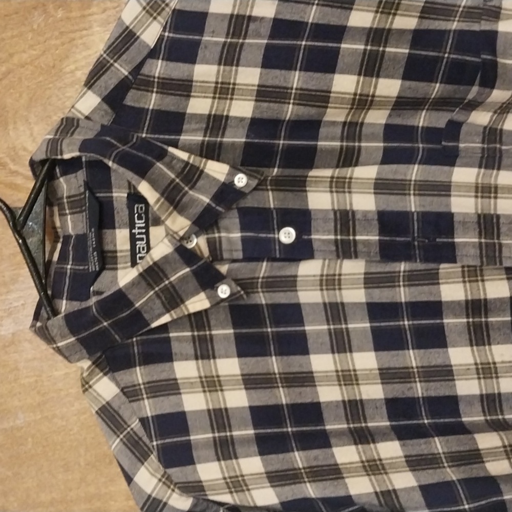 MENS NAUTICA XL/TG IN NAVY/CREAM. LONG SLEEVE, BUTTON DOWN COLLAR.